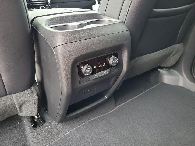 Photo of 2026 Summit White Chevrolet Traverse