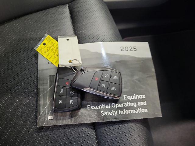 Photo of 2025 Summit White Chevrolet Equinox