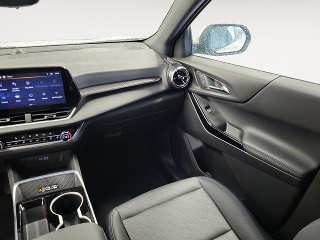 Photo of 2025 Summit White Chevrolet Equinox