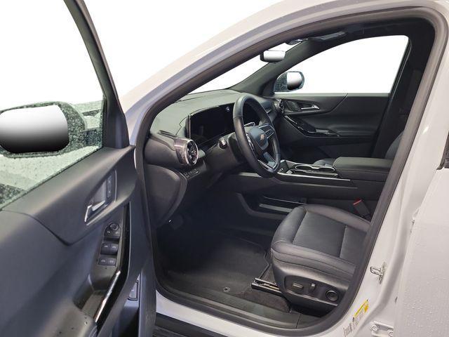 Photo of 2025 Summit White Chevrolet Equinox