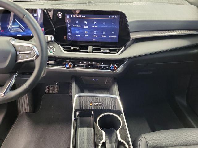 Photo of 2025 Summit White Chevrolet Equinox