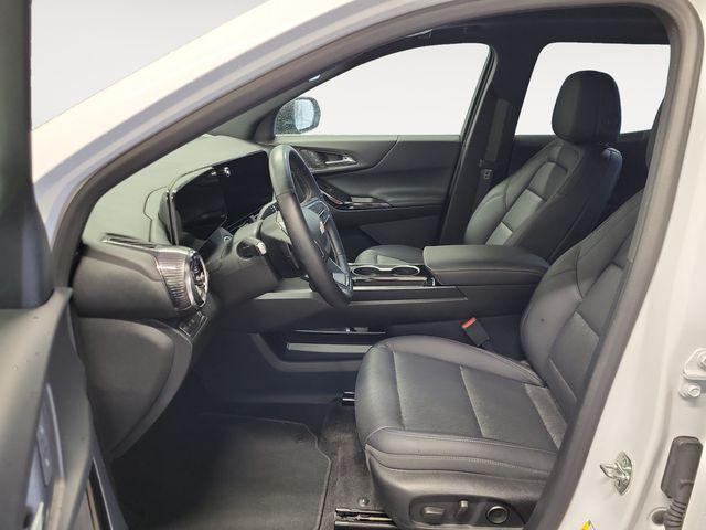 Photo of 2025 Summit White Chevrolet Equinox