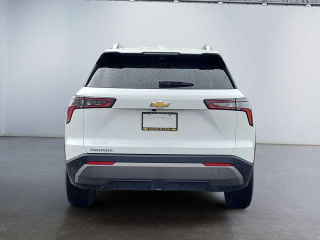 Photo of 2025 Summit White Chevrolet Equinox