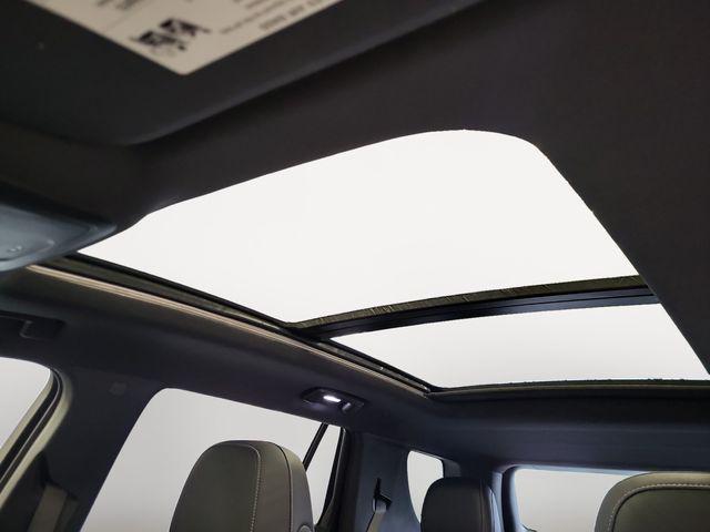 Photo of 2025 Summit White Chevrolet Equinox