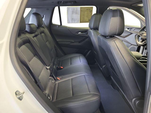 Photo of 2025 Summit White Chevrolet Equinox