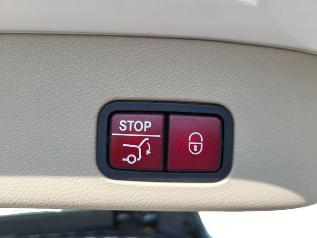 Photo of 2014 White Mercedes-Benz GL-Class