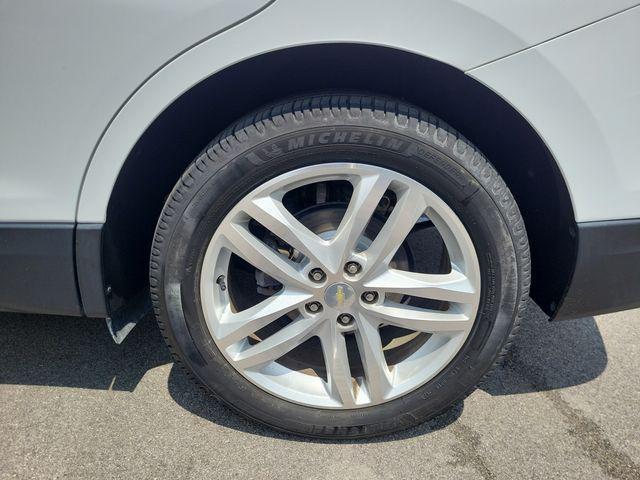 Photo of 2019 Summit White Chevrolet Equinox