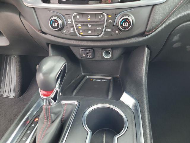 Photo of 2022 Iridescent Pearl Tricoat Chevrolet Traverse