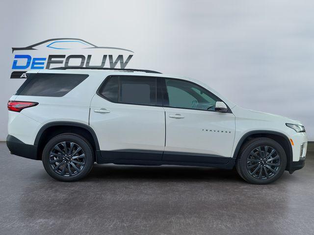 Photo of 2022 Iridescent Pearl Tricoat Chevrolet Traverse