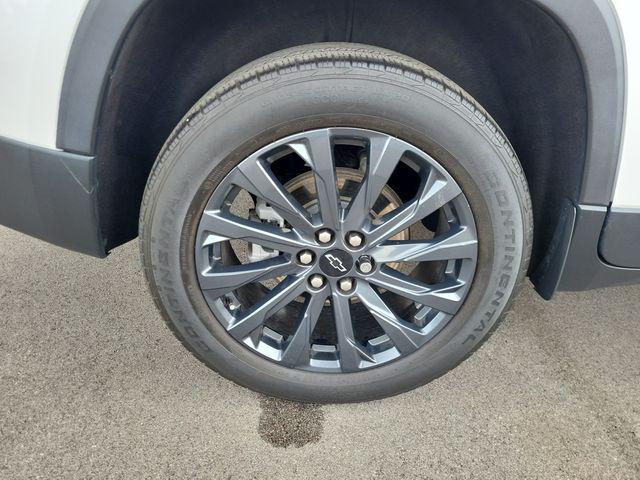Photo of 2022 Iridescent Pearl Tricoat Chevrolet Traverse