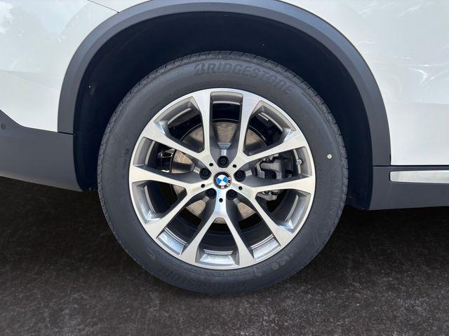 Photo of 2026 Alpine White BMW X5