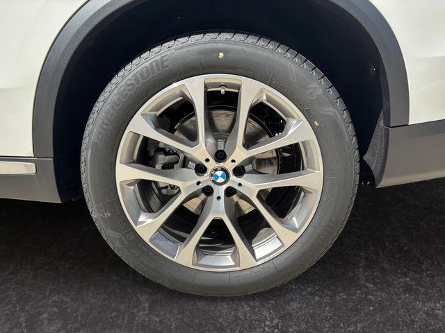 Photo of 2026 Alpine White BMW X5