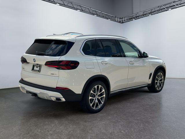 Photo of 2026 Alpine White BMW X5