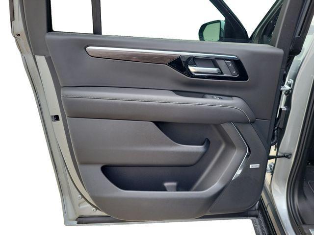 Photo of 2025 Sterling Gray Metallic Chevrolet Suburban