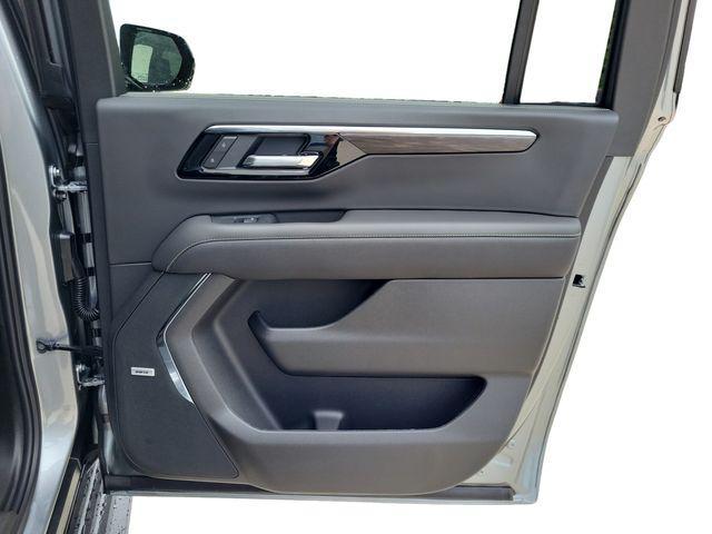 Photo of 2025 Sterling Gray Metallic Chevrolet Suburban