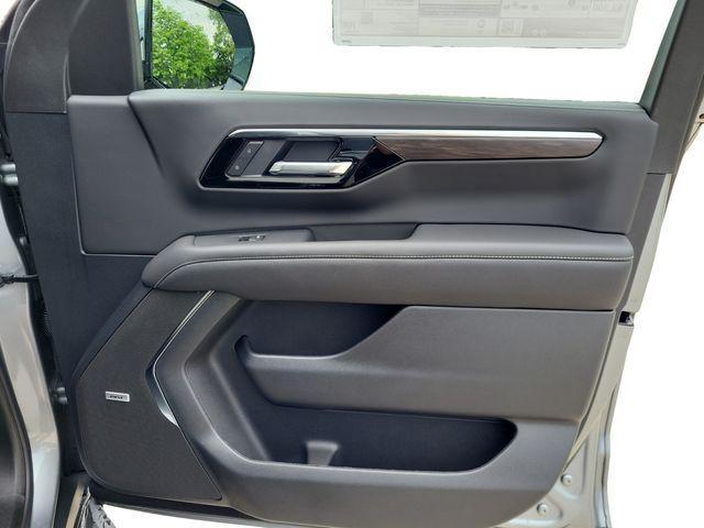 Photo of 2025 Sterling Gray Metallic Chevrolet Suburban