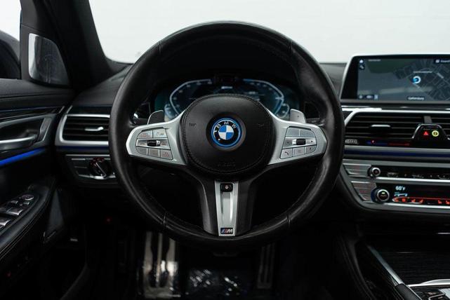 Photo of 2022 Black Sapphire Metallic BMW 745e