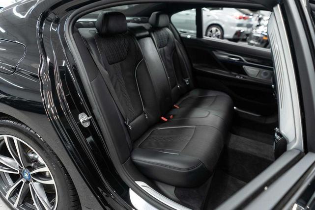 Photo of 2022 Black Sapphire Metallic BMW 745e
