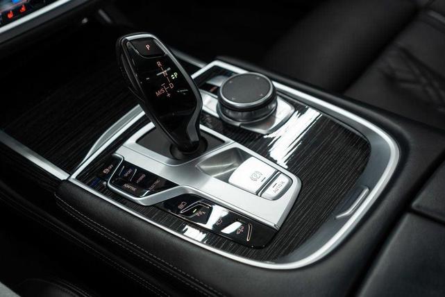 Photo of 2022 Black Sapphire Metallic BMW 745e