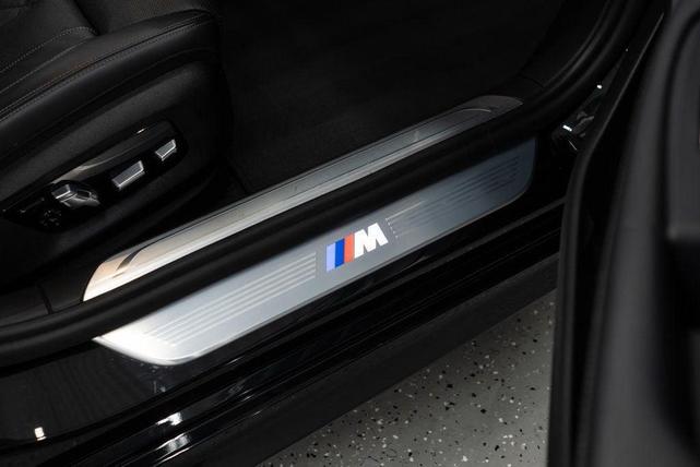 Photo of 2022 Black Sapphire Metallic BMW 745e