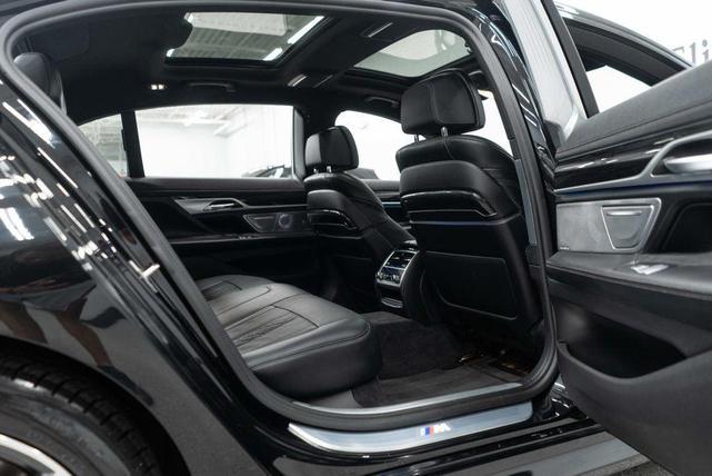 Photo of 2022 Black Sapphire Metallic BMW 745e