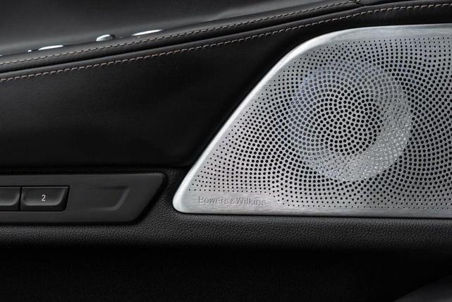 Photo of 2022 Black Sapphire Metallic BMW 745e