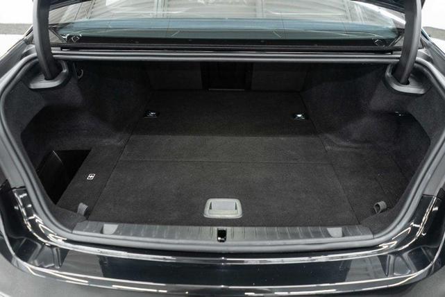 Photo of 2022 Black Sapphire Metallic BMW 745e