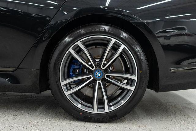 Photo of 2022 Black Sapphire Metallic BMW 745e