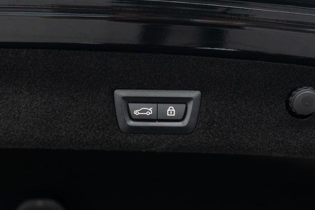 Photo of 2022 Black Sapphire Metallic BMW 745e