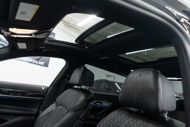 Photo of 2022 Black Sapphire Metallic BMW 745e