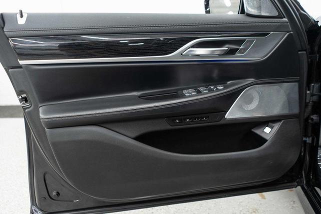 Photo of 2022 Black Sapphire Metallic BMW 745e