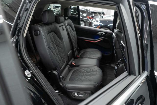 Photo of 2025 Black Sapphire Metallic BMW X7