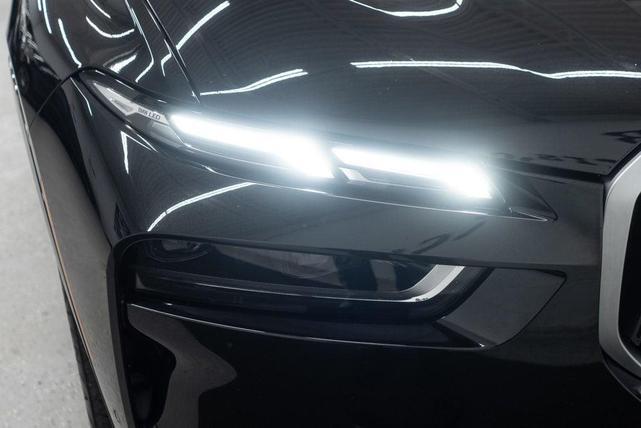 Photo of 2025 Black Sapphire Metallic BMW X7