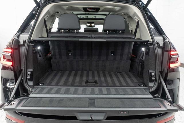 Photo of 2025 Black Sapphire Metallic BMW X7