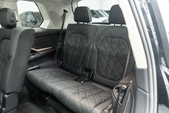 Photo of 2025 Black Sapphire Metallic BMW X7