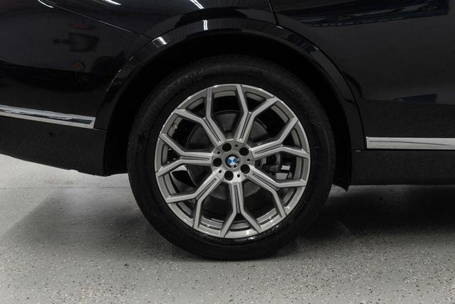 Photo of 2025 Black Sapphire Metallic BMW X7