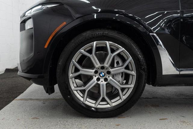 Photo of 2025 Black Sapphire Metallic BMW X7