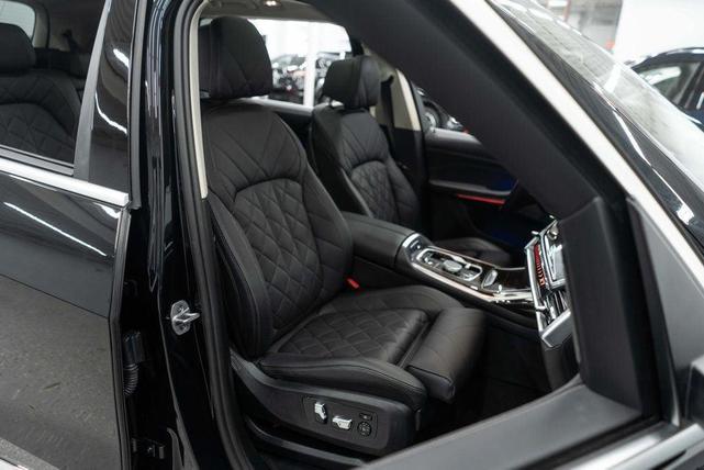 Photo of 2025 Black Sapphire Metallic BMW X7