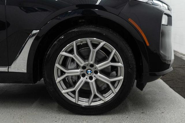 Photo of 2025 Black Sapphire Metallic BMW X7