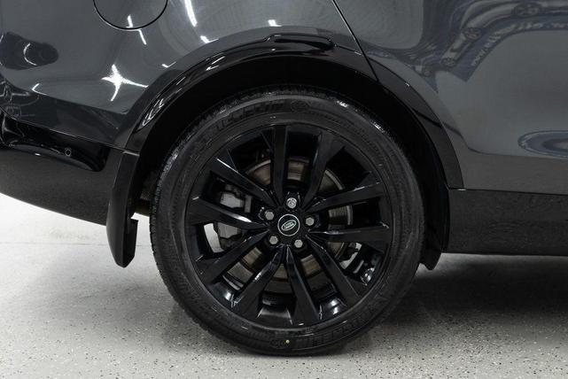 Photo of 2023 Carpathian Grey Premium Metallic Land Rover Discovery
