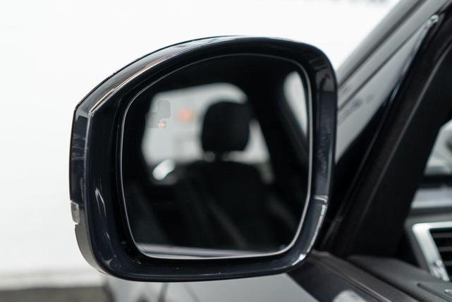 Photo of 2023 Carpathian Grey Premium Metallic Land Rover Discovery