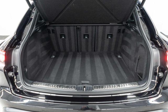 Photo of 2023 Jet Black Metallic Porsche Macan