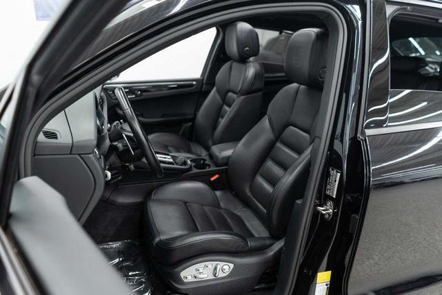 Photo of 2023 Jet Black Metallic Porsche Macan