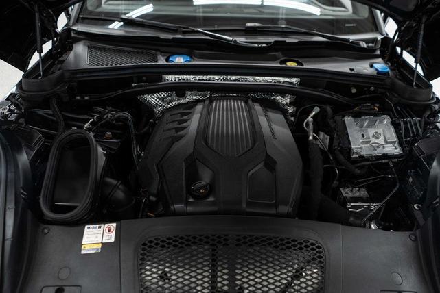 Photo of 2023 Jet Black Metallic Porsche Macan