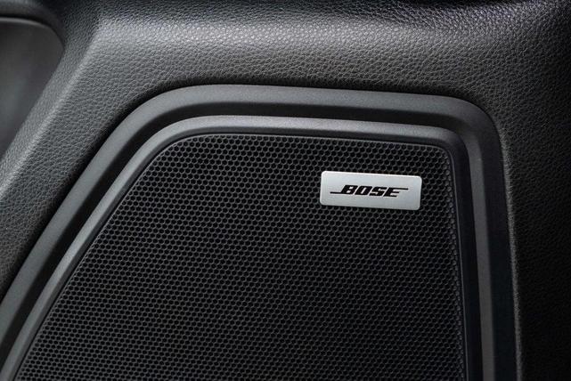 Photo of 2023 Jet Black Metallic Porsche Macan