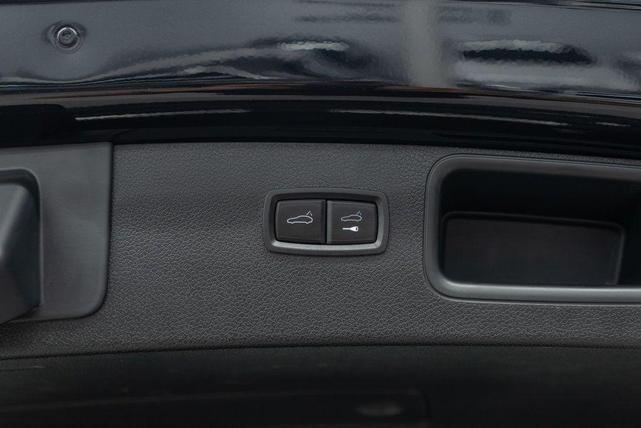 Photo of 2023 Jet Black Metallic Porsche Macan