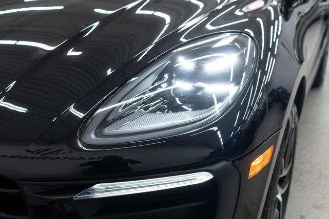 Photo of 2023 Jet Black Metallic Porsche Macan