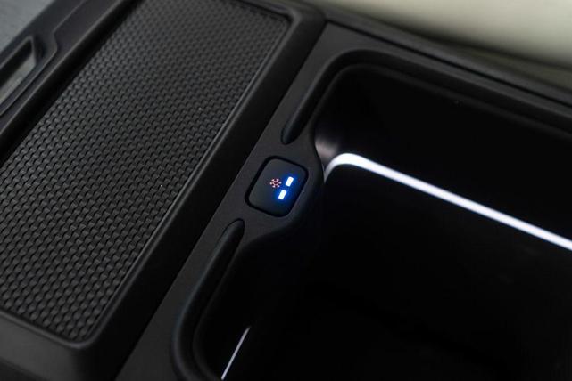 Photo of 2023 Portofino Blue Metallic Land Rover Range Rover