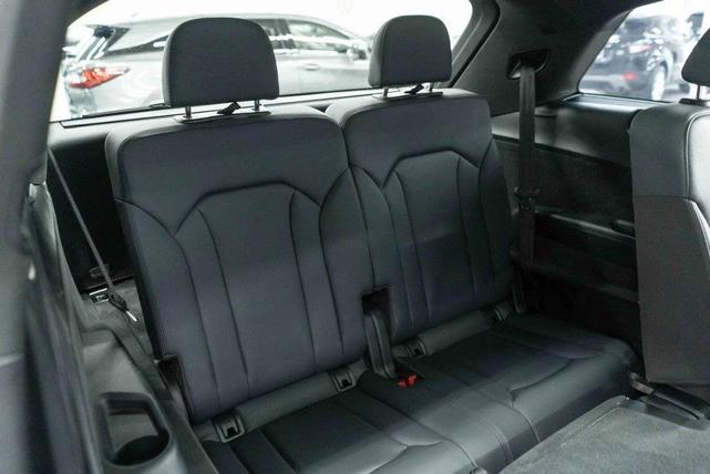 Photo of 2022 Samurai Gray Metallic Audi Q7