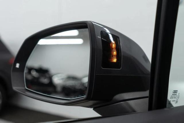 Photo of 2022 Samurai Gray Metallic Audi Q7